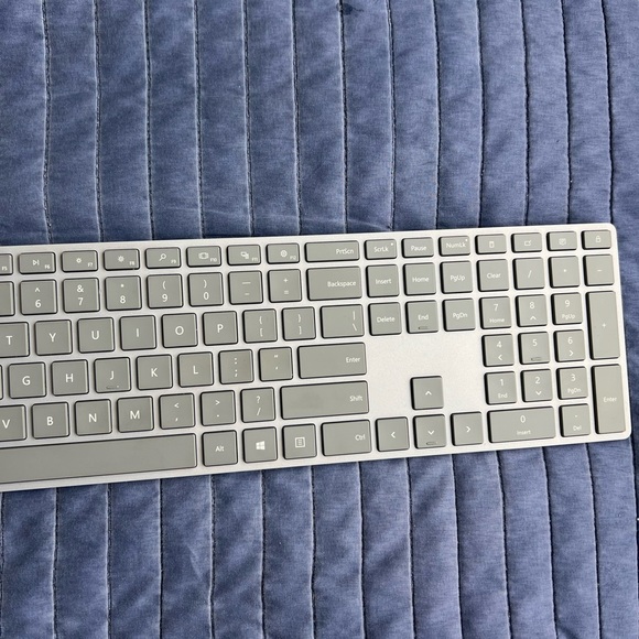 Microsoft Surface Keyboard - Wireless - Bluetooth - English (US) Smartphone - Picture 6 of 9